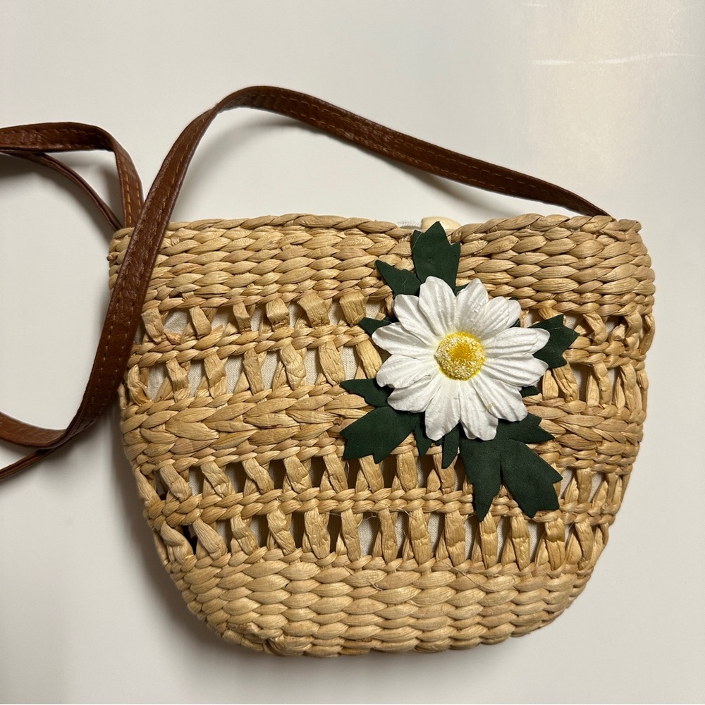 Structured Woven Straw Crossbody Bag with White Daisy Accent